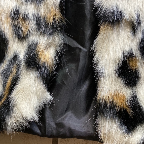 Leopard Print Vest - Picture 2 of 5